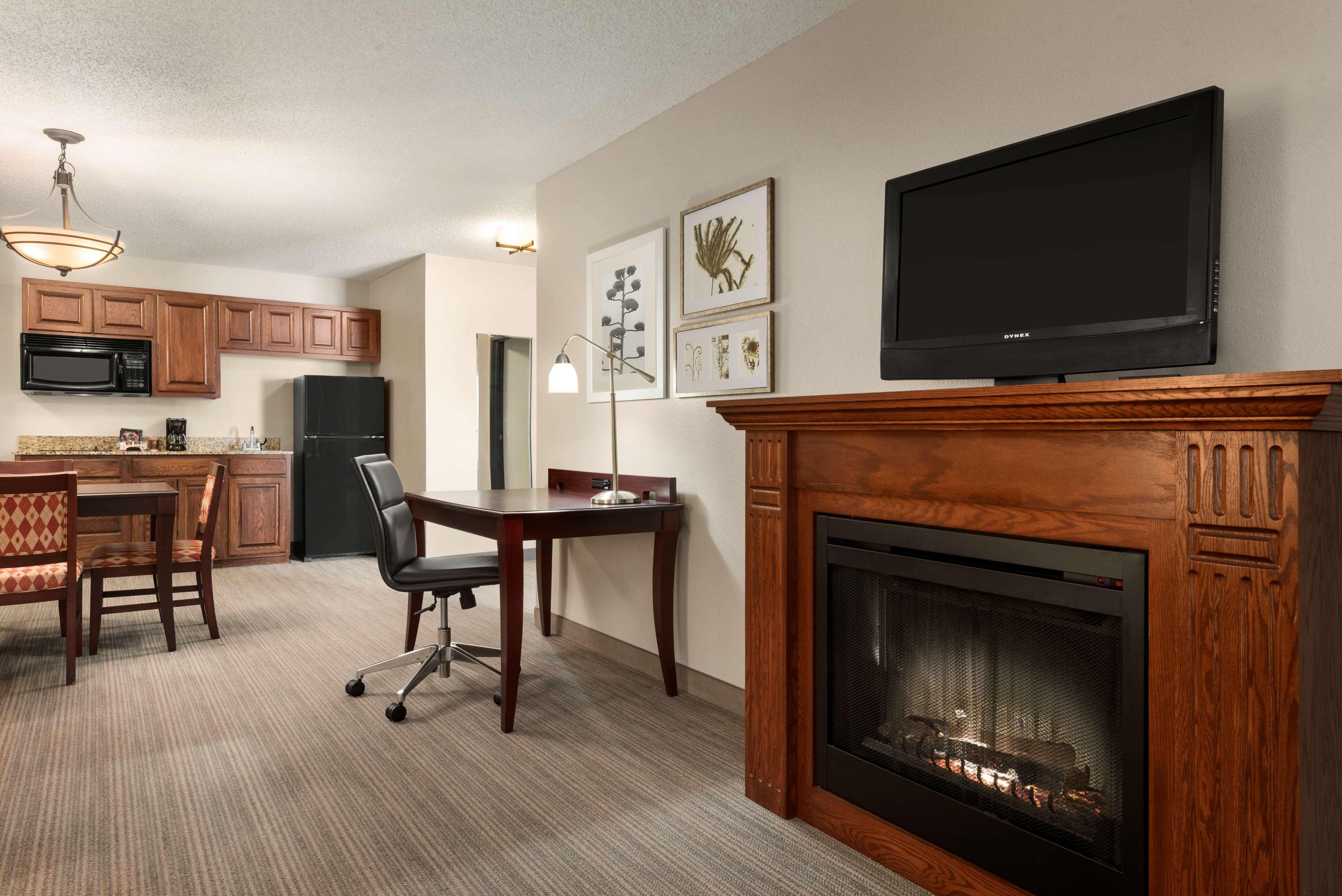Country Inn & Suites By Radisson, Kansas City At Village West, Ks Bonner Springs Exteriér fotografie