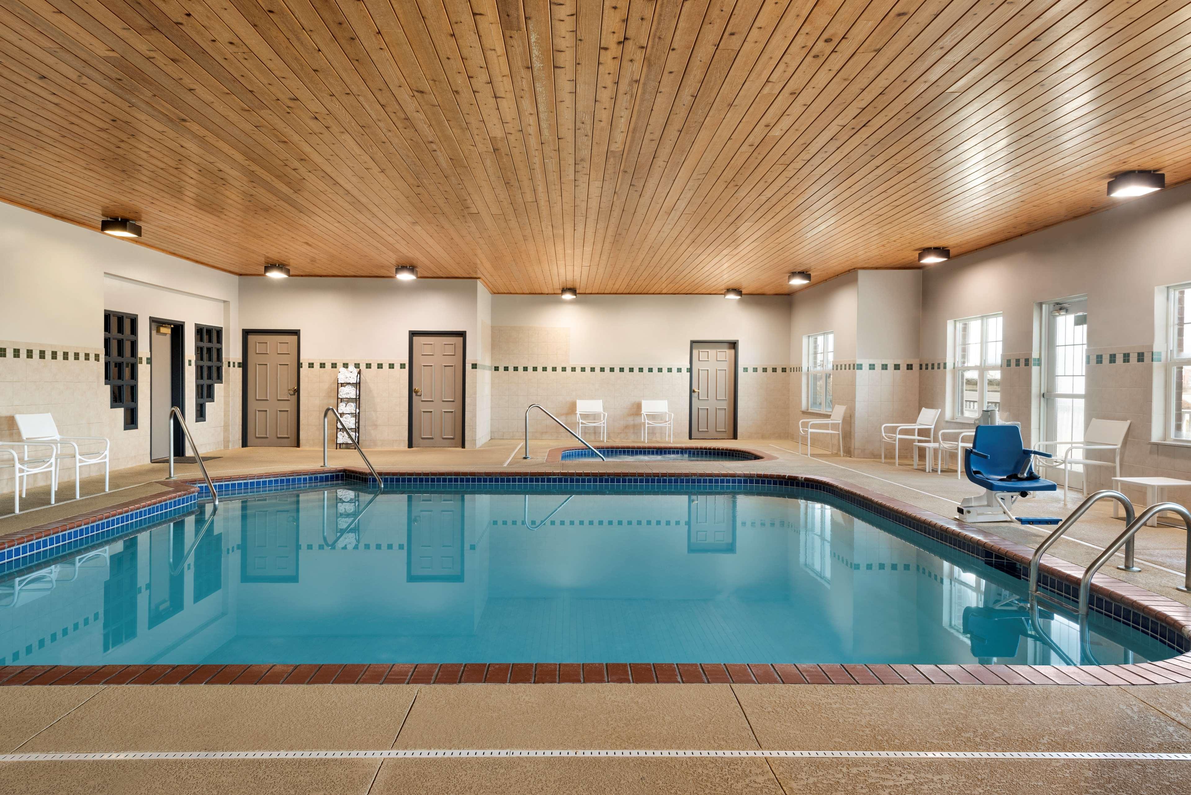Country Inn & Suites By Radisson, Kansas City At Village West, Ks Bonner Springs Exteriér fotografie