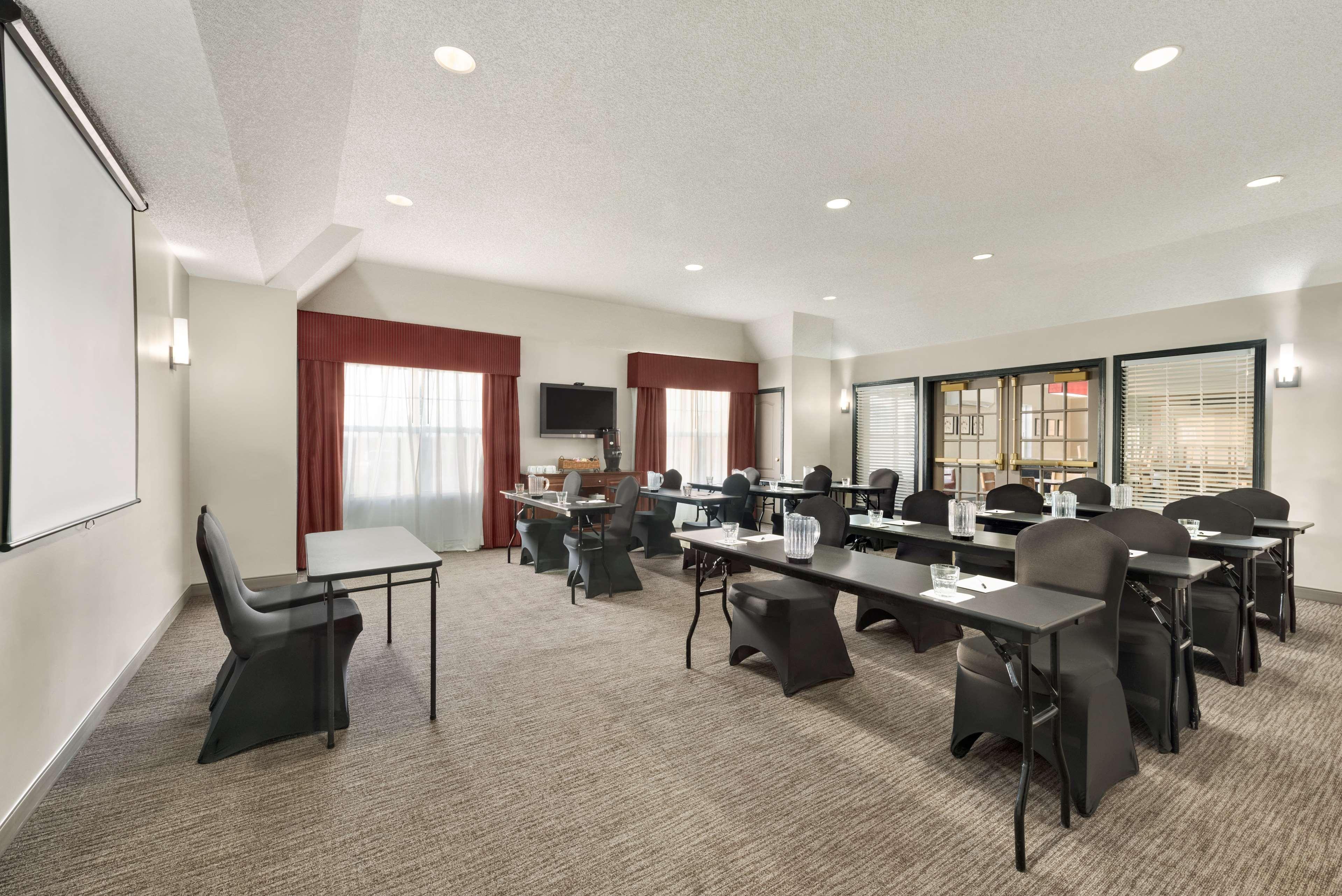 Country Inn & Suites By Radisson, Kansas City At Village West, Ks Bonner Springs Exteriér fotografie