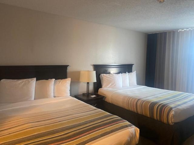Country Inn & Suites By Radisson, Kansas City At Village West, Ks Bonner Springs Exteriér fotografie